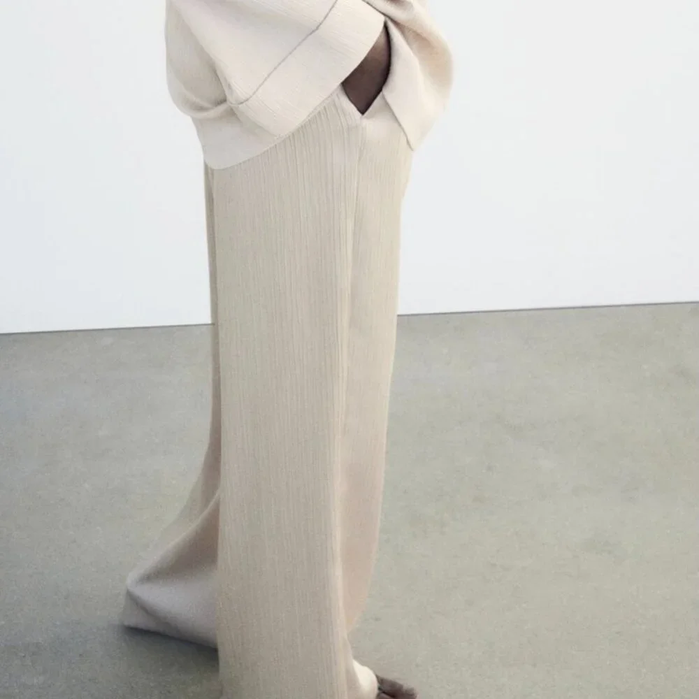 ZARA Women's Wrinkle Look Wide Leg Pants(Sand, US L/EUR L) - Picture 3 of 10